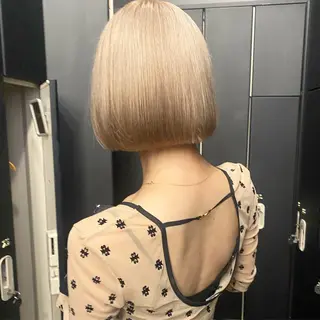ショート カラー ヘアアレンジ 🎨ハイトーン/ 切りっぱなし みつきのヘアスタイル