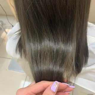 セミロング 店長ハイトーンカラー 柞山史奈のヘアスタイル