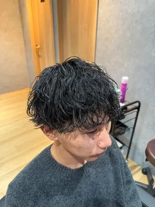 パーマ メンズ MEN‘S HAIR BLEACHi塩釜口所属・市原亮/塩釜口/ ツイスパ/波巻きのヘアスタイル