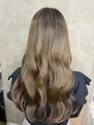 ロング カラー 山口 詩織のヘアスタイル