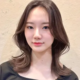 セミロング 🌹ハッシュカット、 レイヤー韓国ヘア🌹のヘアスタイル