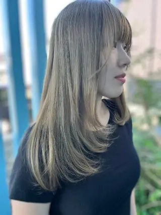 ロング 岡本 小百合のヘアスタイル