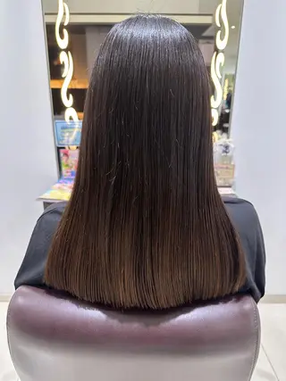 ロング レイヤー 艶々カラーのヘアスタイル