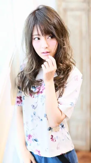 ミディアム カラー 岡本 尚晃のヘアスタイル