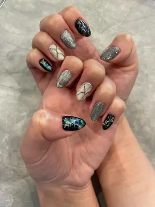 ネイル 成瀬 妃生路のヘアスタイル