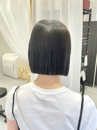 ショート カラー ぱつっとボブ/ 小野あかねのヘアスタイル