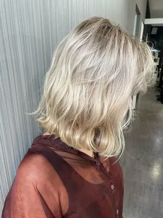 ミディアム Merlyosaka 早川未来のヘアスタイル