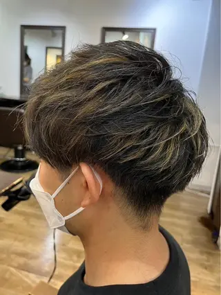 カラー メンズ 山口 詩織のヘアスタイル