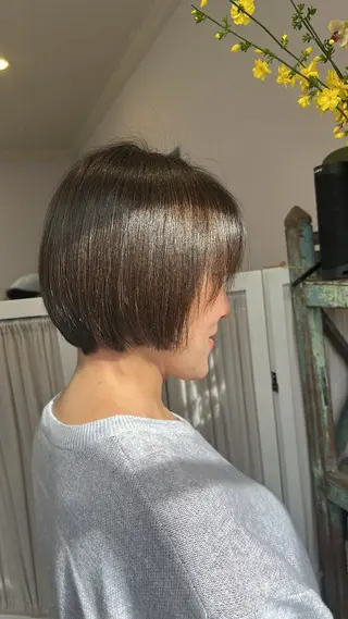 ミディアム カラー Yuko ．のヘアスタイル