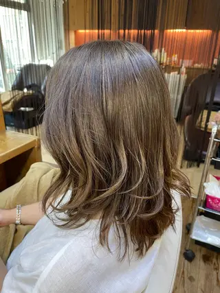 ミディアム 山木 裕子のヘアスタイル