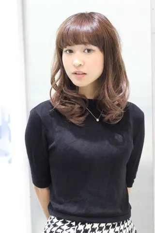 ミディアム カラー ソウ ツヨシのヘアスタイル