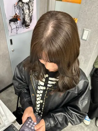 ミディアム カラー 森岡 紗羽のヘアスタイル