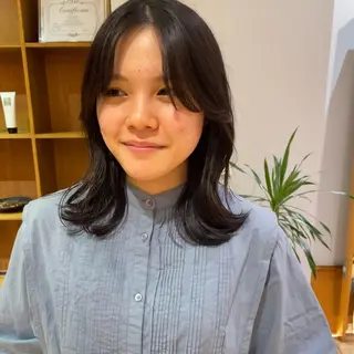 ミディアム 大橋 芽衣のヘアスタイル