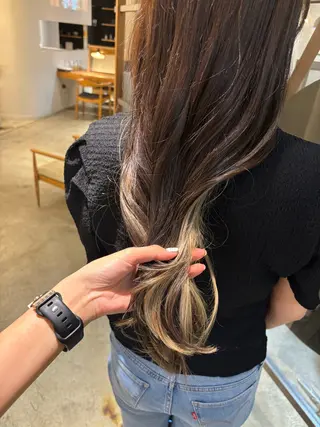 ロング カラー パーマ ヘアアレンジ ハイトーンカラー🤍 山下 優華のヘアスタイル