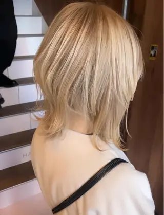 ショート 【ブロンド】【ベージ ュ系】TAKUMAのヘアスタイル