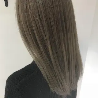 ミディアム 鈴木 絢奈のヘアスタイル