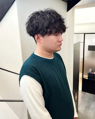 パーマ メンズ 【センターパート】 ETO／江藤翼の眉毛・アイブロウイメージ