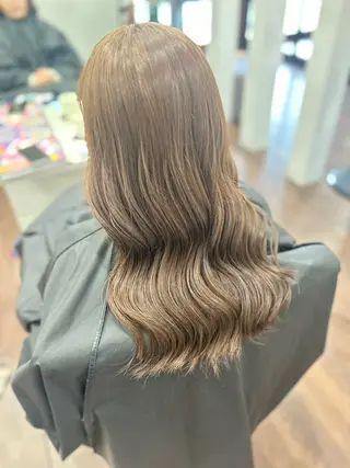 ロング カラー ヘアアレンジ 🤍 minaのヘアスタイル