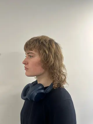 ミディアム タイトボブ個性派カラ ーAKANEのヘアスタイル