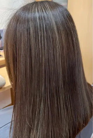 カラー 小島 愛のヘアスタイル