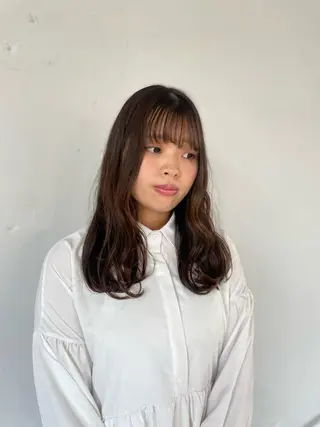 ミディアム カラー ハイトーン/レイヤー 似合わせ・ユキノのヘアスタイル