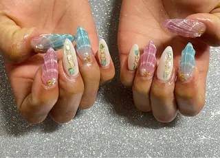 ネイル VIERU 🌈🎀💖のネイルデザイン