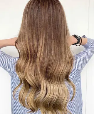 セミロング デザインカラーウルフ 宙也のヘアスタイル