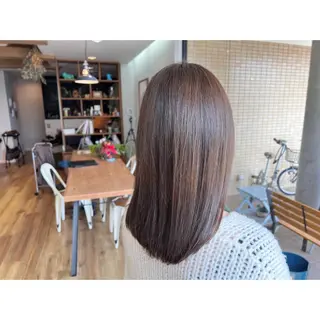 セミロング カラー ツキダテ ユイのヘアスタイル