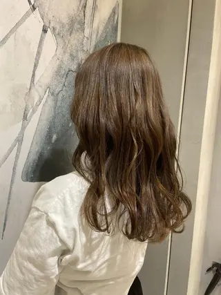 ロング カラー カジュアルを女っぽく 𝗮𝘆𝗮𝗰𝗼のヘアスタイル