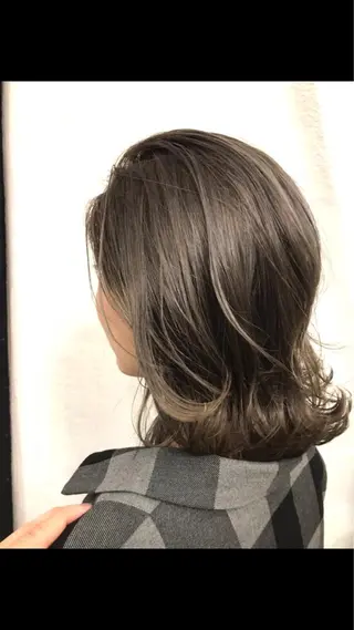 ショート カラー ヘアアレンジ 白髪ぼかしハイライト バレイヤージュヤマトのヘアスタイル