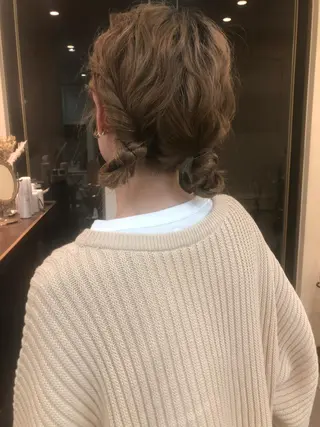 セミロング ヘアアレンジ 大人girly🛋️ 🤍yukakoのヘアスタイル