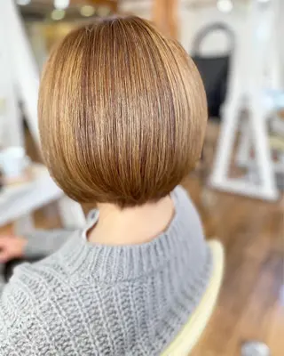 ショート カラー 荒木 ひろかのヘアスタイル