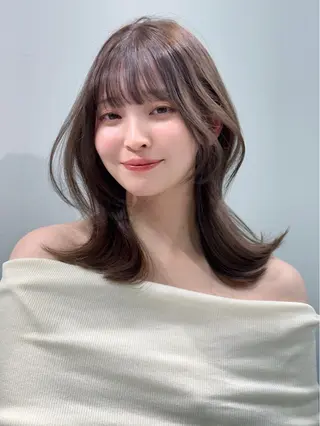 ミディアム カラー 韓国レイヤーカット/ ダブルカラーのヘアスタイル