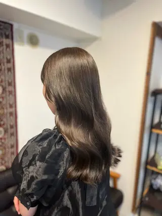 ロング 縮毛矯正✨グレー ジュカラー✨MOEのヘアスタイル