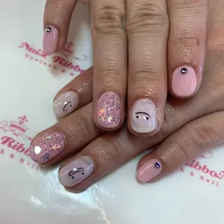 ネイル ネイルリボン 受付スタッフのネイルデザイン