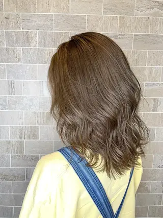 セミロング ブリーチ毛矯正.髪質 改善.髪にドラマをのヘアスタイル