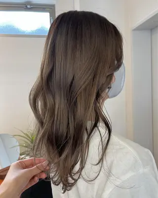 セミロング カラー hazuki🐈⬛ 透明感カラーのヘアスタイル