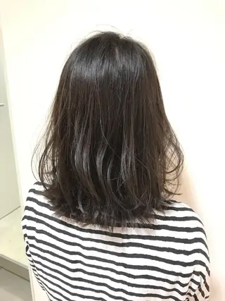 ミディアム カラー Miru by INCE HAIRのヘアスタイル