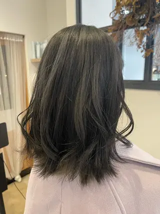 セミロング カラー 由比藤理子 ブリーチカラー🌈のヘアスタイル