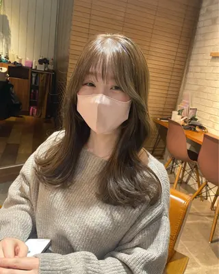 セミロング 🐻結んで可愛い hair EMI🐻のヘアスタイル