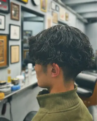 ミディアム パーマ メンズ 池袋メンズパーマ フェード純平のヘアスタイル
