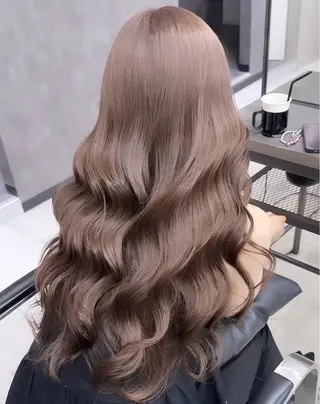 ロング カラー ミルクティー・ピンク 甘モテカラー/emaのヘアスタイル