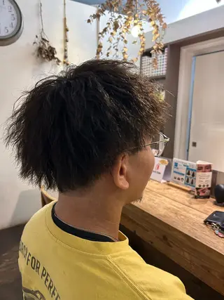 ショート パーマ メンズ 尾形 真里のヘアスタイル