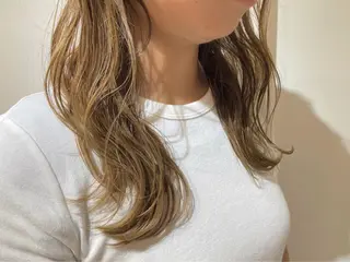 ロング カラー ヘアアレンジ IVY villa Suzu.のヘアスタイル