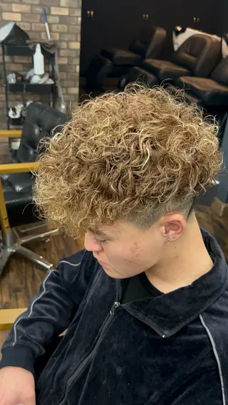 ショート パーマ 三谷 仁のヘアスタイル