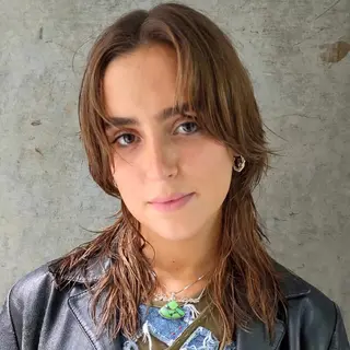 セミロング イシグリ イチのヘアスタイル