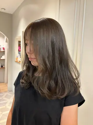 ミディアム カラー 岩切 美海のヘアスタイル
