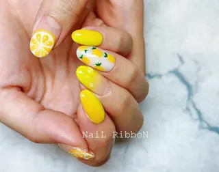 ネイル ネイルリボン 受付スタッフのネイルデザイン