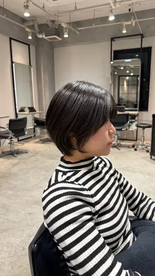 ショート あんな🦋レイヤー カット/透明感カラーのヘアスタイル