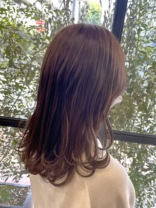 ミディアム カラー JIAKI 似合わせカットのヘアスタイル